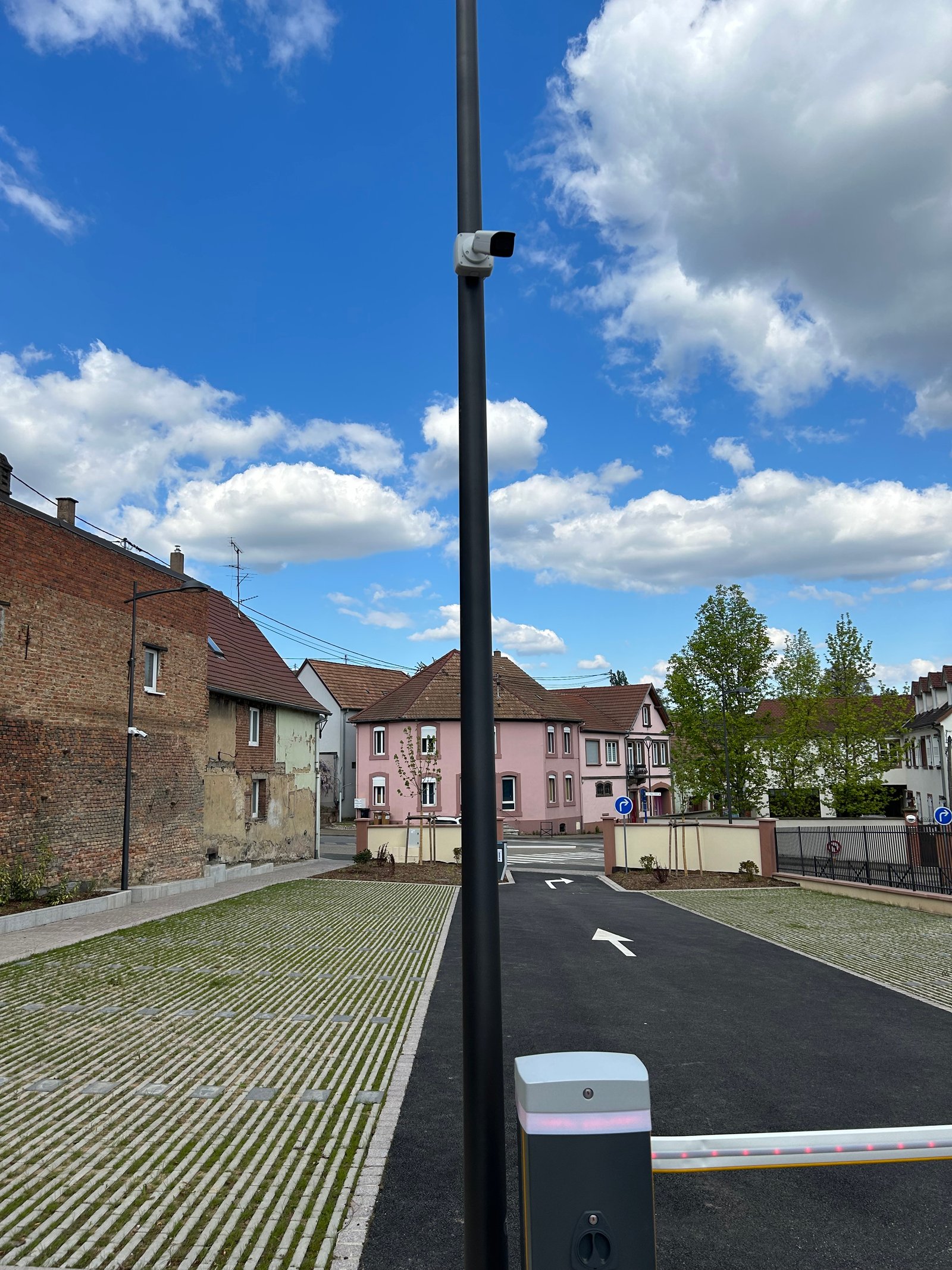 Vid&eacute;osurveillance — Parking municipal, Hochfelden